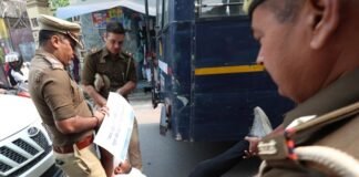 NCERT पर इतिहास से छेड़छाड़ का आरोप लगा NSUI ने किया प्रदर्शन, पुलिस ने जबरन हटाया