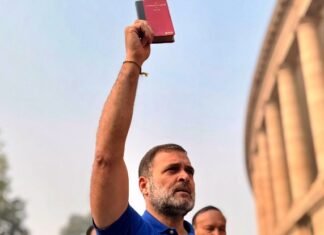 संविधान दिवस पर बोले राहुल, संविधान पर होने वाले हर प्रहार के सामने सबसे पहले रहेंगे खड़े संविधान दिवस
