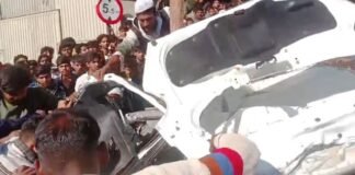 कार पर तेज रफ्तार डंपर पलटने से अंतिम संस्कार में जा रहे एक ही परिवार के सात सदस्यों की दर्दनाक मौत यूपी में भीषण हादसा