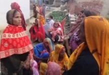 यूपी: डंपर की टक्कर से पलटा ट्रैक्टर, युवक व किशोर की दबकर मौत ट्रैक्टर पलटा