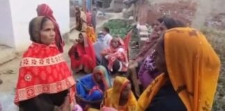 यूपी: डंपर की टक्कर से पलटा ट्रैक्टर, युवक व किशोर की दबकर मौत ट्रैक्टर पलटा