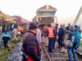 राजधानी एक्सप्रेस से टकराया हाथियों का झुंड, आठ की मौत, पांच डिब्बे व इंजन पटरी से उतरे राजधानी एक्सप्रेस