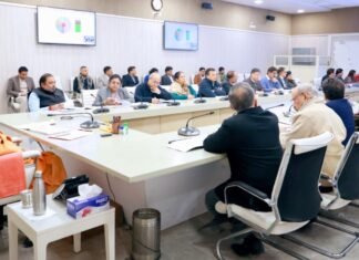 “बार-बार नियम तोड़ने वालों का ड्राइविंग लाइसेंस करें जब्त, वाहन सीज”, सड़क सुरक्षा पर यूपी के मुख्यमंत्री का अफसरों को सख्त निर्देश सड़क सुरक्षा