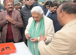 राजभवन में आनंदीबेन पटेल ने मोती की खेती का शुभारंभ कर कहा, किसानों की समृद्धि से जुड़ी देश की प्रगति राज्यपाल