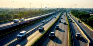 घने कोहरे के चलते पुलिस ने एक्सप्रेस-वे व एलिवेटेड रोड पर घटाई रफ्तार, निर्देश जारी घटाई रफ्तार