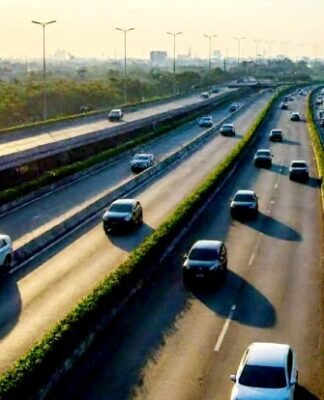 घने कोहरे के चलते पुलिस ने एक्सप्रेस-वे व एलिवेटेड रोड पर घटाई रफ्तार, निर्देश जारी घटाई रफ्तार