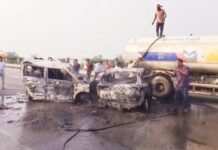 बाराबंकी: ओवर स्पीड कार की टक्कर से पूर्वांचल एक्सप्रेसवे पर खड़ी वैगन-R में ब्लास्ट, मासूमों समेत पांच की दर्दनाक मौत, पांच अन्य घायल सीएनजी कार में धमाका