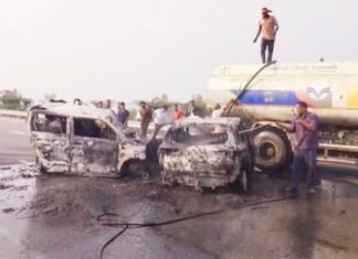 बाराबंकी: ओवर स्पीड कार की टक्कर से पूर्वांचल एक्सप्रेसवे पर खड़ी वैगन-R में ब्लास्ट, मासूमों समेत पांच की दर्दनाक मौत, पांच अन्य घायल सीएनजी कार में धमाका