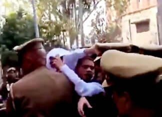 जमीन खरीद के 26 साल पुराने मामले में पूर्व IPS एकाएक ट्रेन में गिरफ्तार, जेल जाने से पहले अमिताभ ठाकुर ने जताई अपनी हत्या की आशंका अमिताभ ठाकुर