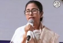 ममता बनर्जी का आरोप, SIR के लिए भाजपा समर्थक अफसरों को बंगाल भेज रहा चुनाव आयोग ममता बनर्जी