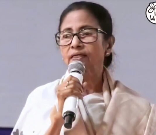 ममता बनर्जी का आरोप, SIR के लिए भाजपा समर्थक अफसरों को बंगाल भेज रहा चुनाव आयोग ममता बनर्जी