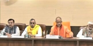 SIR समीक्षा बैठक में CM योगी का अफसरों को निर्देश, हर बूथ पर दो टीमें बनाकर पात्र वोटर्स की करें पहचान समीक्षा बैठक