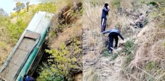 खाई भें गिरी बस