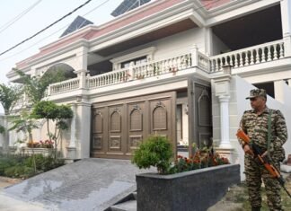 कोडीन कफ सिरप कांड: बर्खास्त सिपाही आलोक सिंह की आलीशान कोठी समेत ED ने की 25 ठिकानों पर छापेमारी कोडीन कफ सिरप