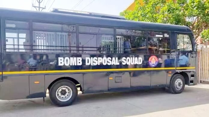 बम की धमकी