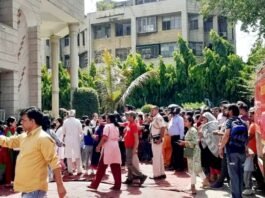 अब 15 स्कूलों को मिली बम से उड़ाने की धमकी, मची अफरा-तफरी स्कूलों में बम की धमकी