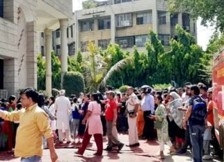 अब 15 स्कूलों को मिली बम से उड़ाने की धमकी, मची अफरा-तफरी स्कूलों में बम की धमकी