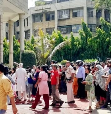 अब 15 स्कूलों को मिली बम से उड़ाने की धमकी, मची अफरा-तफरी स्कूलों में बम की धमकी