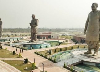 अखिलेश ने कहा, भाजपा की मूर्तियां भी सियासी, मुख्यमंत्री बताएं अटल बिहारी वाजपेयी के पैतृक गांव की उपेक्षा क्यों? राष्ट्र प्रेरणा स्थल