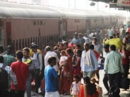 होली से पहले यात्रियों को राहत, लखनऊ समेत कई रूट पर चलेंगी 20 स्पेशल ट्रेनें ट्रेन का किराया