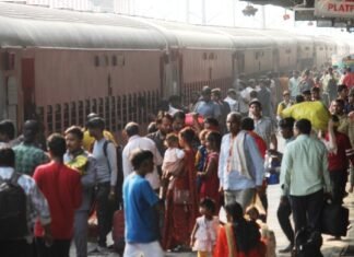 होली से पहले यात्रियों को राहत, लखनऊ समेत कई रूट पर चलेंगी 20 स्पेशल ट्रेनें ट्रेन का किराया