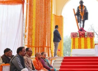 पुण्यतिथि पर राष्ट्रपिता महात्मा गांधी को श्रद्धांजलि अपर्ति कर सीएम योगी ने जनता से की बापू के आदर्शों को आत्मसात करने की अपील महात्मा गांधी