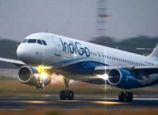 230 यात्रियों को ले जा रही इंडिगो फ्लाइट को मिली टिश्यू पेपर के जरिये बम की धमकी, लखनऊ एयरपोर्ट पर हुई इमरजेंसी लैंडिंग लखनऊ एयरपोर्ट