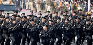 77वां गणतंत्र दिवस समारोह में राज्यपाल ने फहराया राष्ट्रध्वज, हेलीकॉप्टर से की गई पुष्पवर्षा गणतंत्र दिवस