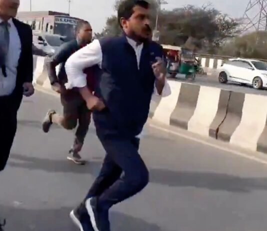 कपसाड़ दलित महिला हत्याकांड: पीड़ित परिवार से मिलने जा रहे चंद्रशेखर को यूपी में पुलिस ने रोका, हुईं नोकझोंक चंद्रशेखर आजाद