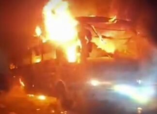 स्‍लीपर बस में आग