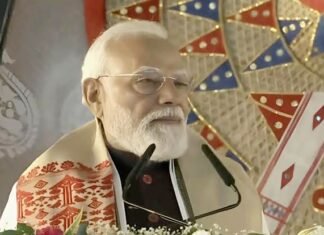 असम में PM मोदी ने रखी काजीरंगा एलिवेटेड कॉरिडोर की आधारशिला, “डिब्रूगढ़-गोमतीनगर ट्रेन को दिखाई हरी झंडी, कांग्रेस पर भी बोला हमला” पीएम मोदी