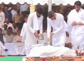 पंचतत्व में विलीन हुए अजित पवार, बेटे पार्थ ने दी मुखाग्नि पंचतत्व में विलीन