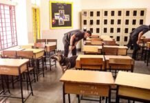 स्कूल में बम