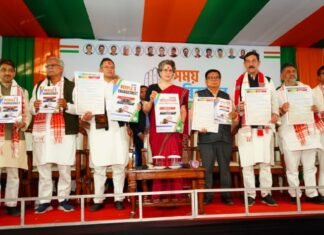 भ्रष्टाचार में डूबे होने का आरोप लगा, प्रियंका गांधी ने भाजपा सरकार के खिलाफ असम कांग्रेस का आरोप पत्र किया जारी प्रियंका गाधी