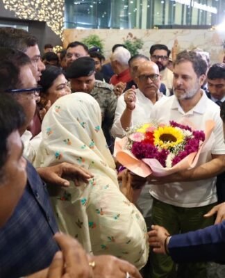 मानहानि केस में बयान दर्ज कराने कोर्ट पहुंचे राहुल गांधी, लखनऊ एयरपोर्ट पर हुआ जोरदार स्वागत राहुल गांधी