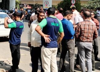 कोलकाता समेत कई जिलों में भूकंप के तेज झटके, घर-दफ्तरों से बाहर भागे लोग भूकंप