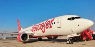 150 यात्रियों को लेकर उड़ान भरने के साथ ही स्पाइस जेट की फ्लाइट से निकली चिंगारी, करानी पड़ी इमरजेंसी लैंडिंग इमरजेंसी लैंडिंग