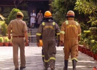 बम ब्लास्ट की धमकी