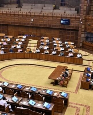 केरल विधानसभा का बड़ा फैसला, गवर्नर के पत्रों पर नहीं होगा विचार केरल विधानसभा