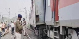 पटरी से उतरे