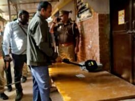 अब वाराणसी कोर्ट को मिली बम से उड़ाने की धमकी, खाली कराया गया परिसर बम की धमकी