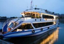 गोमती में टूरिस्‍ट क्रूज