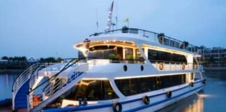 गोमती में टूरिस्‍ट क्रूज