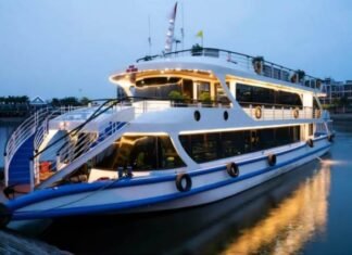 गोमती में टूरिस्‍ट क्रूज