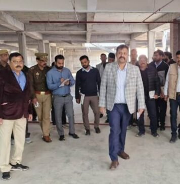 निरीक्षण के दौरान CSI टावर की सातवीं मंजिल से एकाएक गिरी लिफ्ट, बाल-बाल बचे LDA VC व इंजीनियर, कंपनी पर FIR सीएसआइ टावर