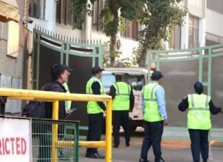 बम ब्लास्ट की धमकी