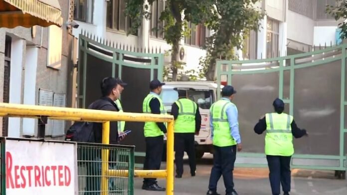 बम ब्लास्ट की धमकी बम ब्लास्ट की धमकी