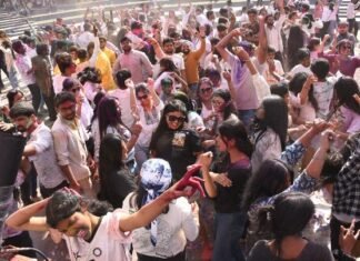 #GoodNews: होली पर यूपी में रहेगी चार दिन की छुट्टी, त्योहार से पहले मिलेगा कर्मियों को वेतन