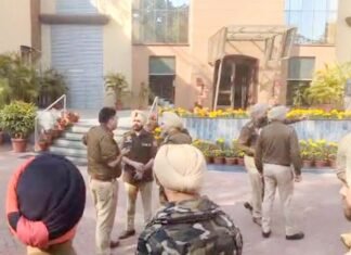 मोहाली में 16 प्राइवेट स्कूलों को मिली बम से उड़ाने की धमकी, खाली कराए गए परिसर बम से मिली धमकी