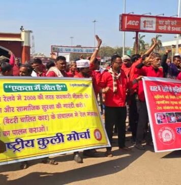कुलियों का प्रदर्शन